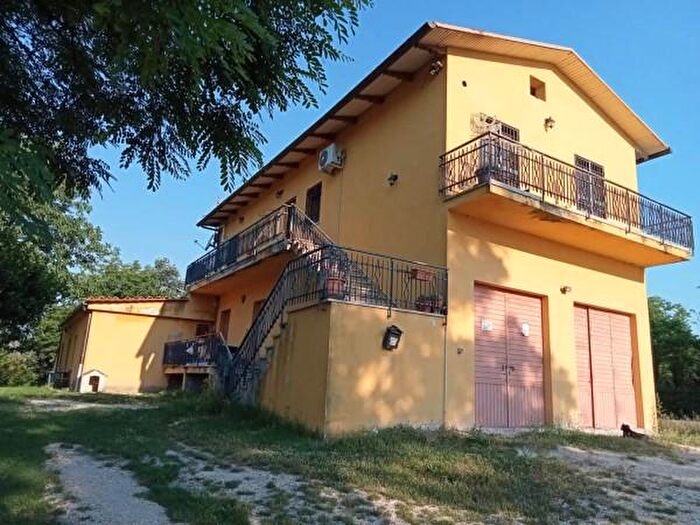 Casa con 6 locali in vendita in Via Pole, Acqualagna