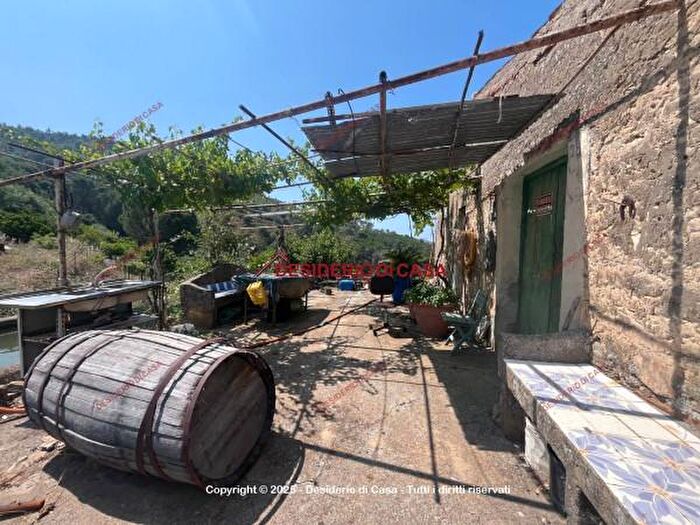 Casa trilocale in vendita in Contrada Campella, Gratteri