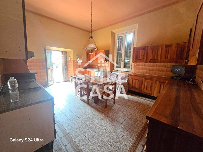 Casa con 9 locali in vendita in Castelfranco Di Sotto