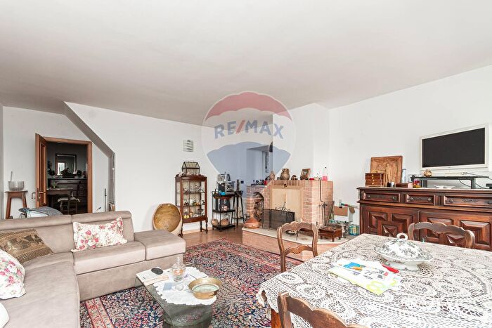 Casa con 13 locali in vendita in Via alla Vittoria, Mignanego