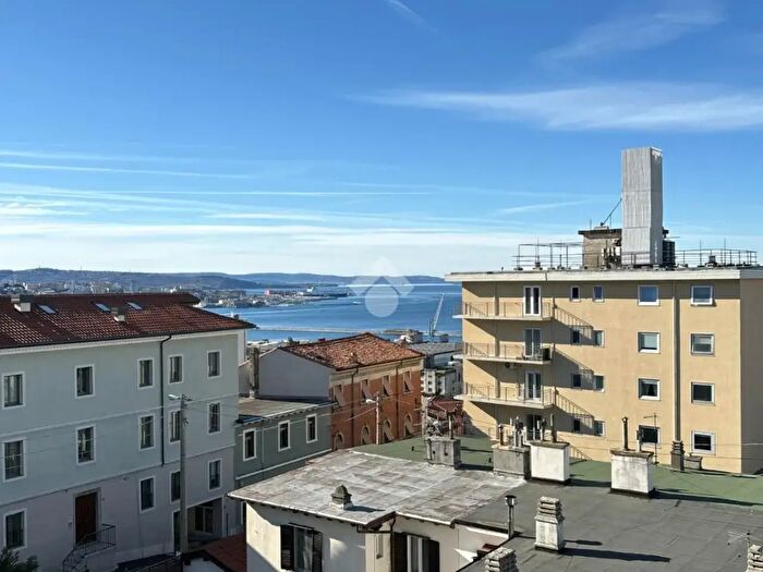 Appartamento trilocale in vendita in Via dei Toffani, Trieste