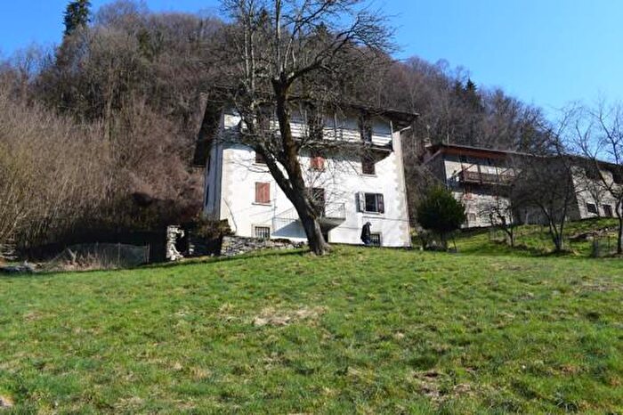 Casa con 6 locali in vendita in Via Pramengone, San Giovanni Bianco