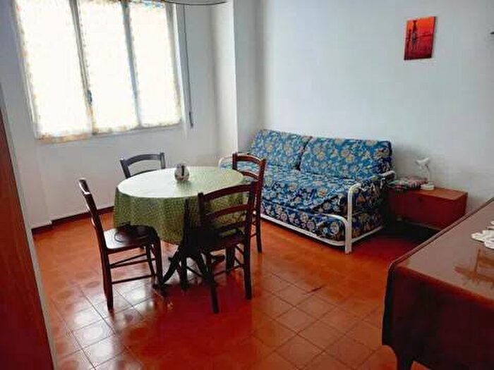 Appartamento trilocale in affitto in Via Giuseppe Giusti, Centro, Diano Marina
