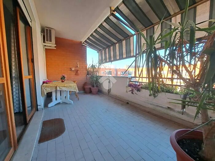 Appartamento quadrilocale in vendita in Via Vito La Mantia, Roma