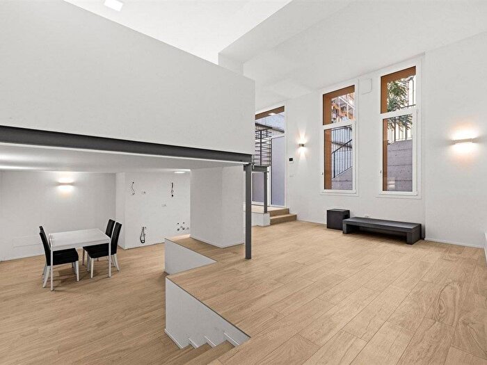 Appartamento trilocale in affitto in Via Giulio Carcano, Pezzotti Meda, Milano