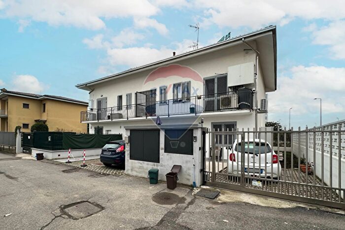 Appartamento trilocale in vendita in Via Berchet, Cinisello Balsamo