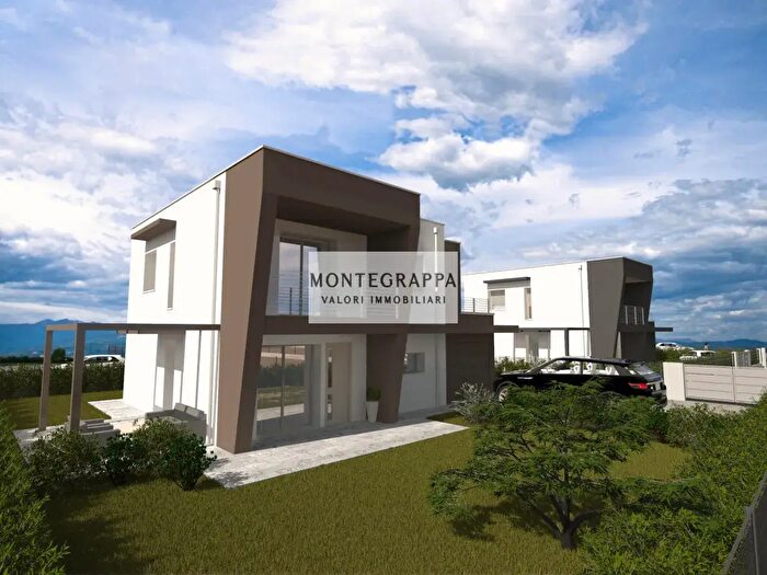 Casa quadrilocale in vendita in Via Villa, Loria