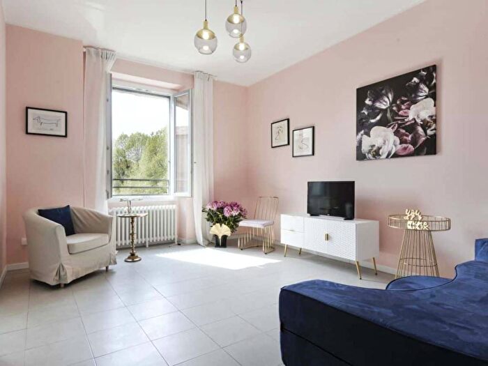 Appartamento trilocale in affitto in Piazza Santa Maria del Suffragio, Indipendenza, Milano