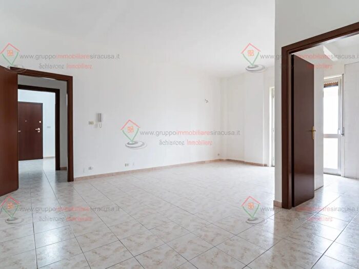 Appartamento trilocale in affitto in Siracusa
