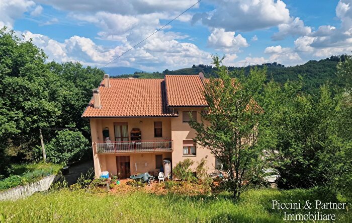 Appartamento con 6 locali in vendita in Strada Ponte Rio Ponte Pattoli, Perugia