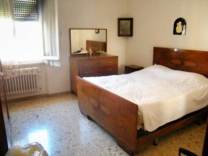 Appartamento con 6 locali in vendita in Via Siro Solazzi, Jesi