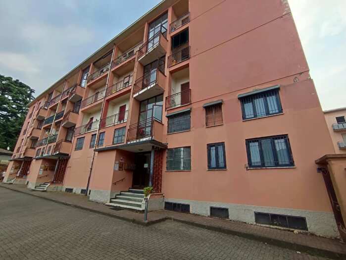 Appartamento trilocale in vendita in Via Edmondo De Amicis Bettolino Crenna Gallarate Varese Lombardia Italia, Gallarate