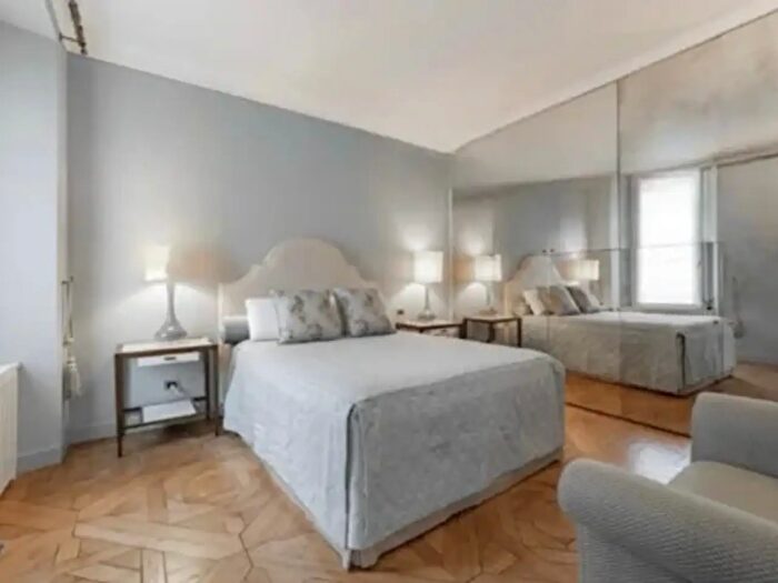 Appartamento trilocale in vendita in Via Ruggero di Lauria, Milano