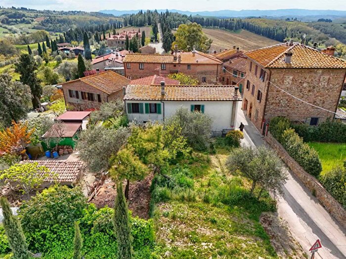 Casa con 7 locali in vendita in Montaione