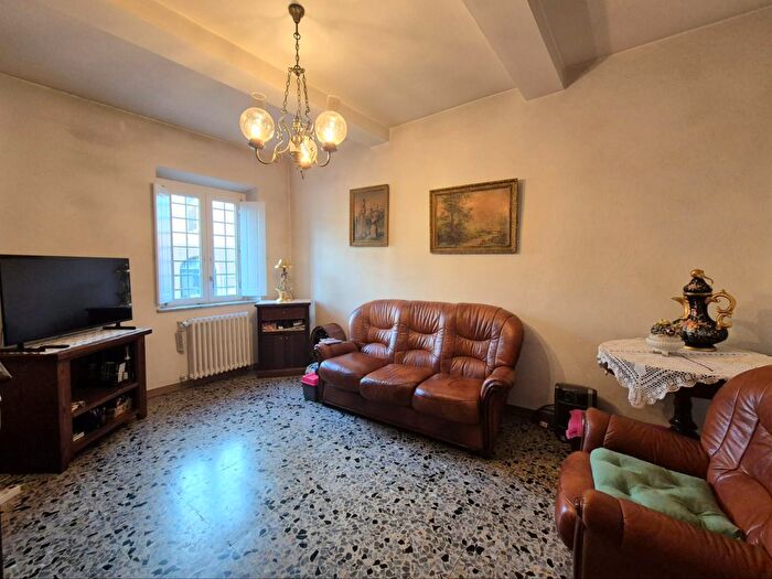 Casa con 10 locali in vendita in a Fratina, Capannori