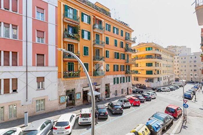 Appartamento trilocale in vendita in Via Altino, Roma