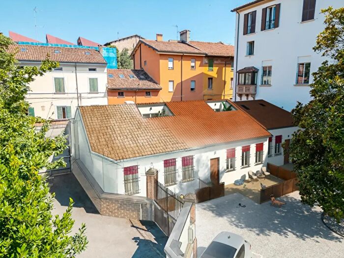Casa con 5 locali in vendita in Via Antonio Bertoloni, Bologna