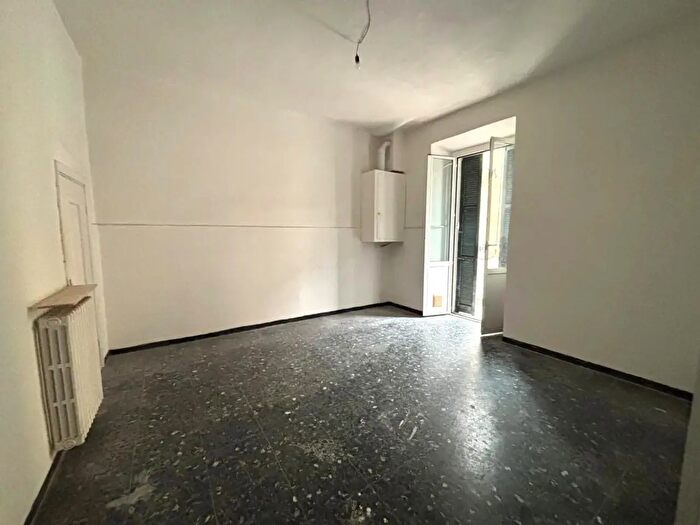 Appartamento con 5 locali in vendita in Via Gio Francesco Niella, Savona