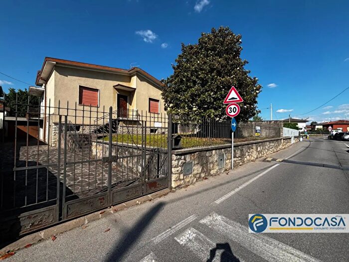 Casa con 6 locali in vendita in Gumello del Monte, Grumello Del Monte