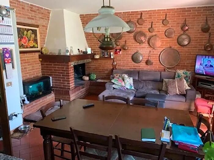 Casa con 14 locali in vendita in Calci