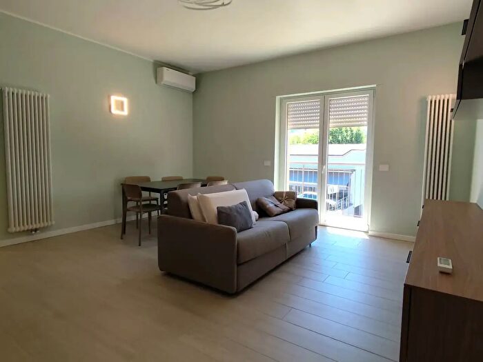 Appartamento trilocale in affitto in Viale Italia, Villongo