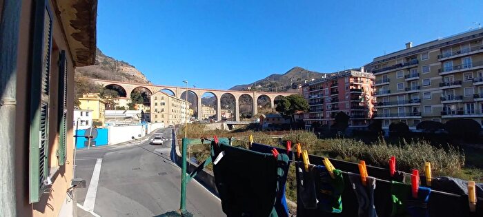 Appartamento trilocale in vendita in Via Chiaravagna Genova, Genova