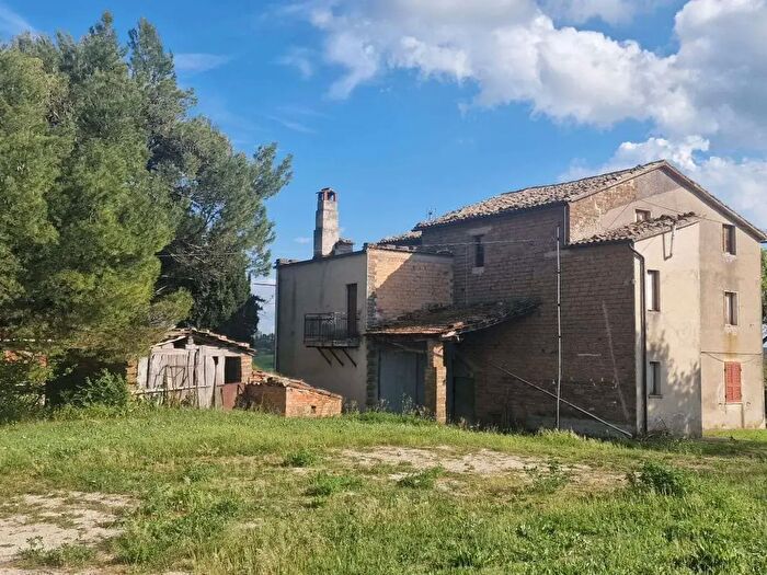 Casa con 6 locali in vendita in Vocabolo Casa Selva, Todi