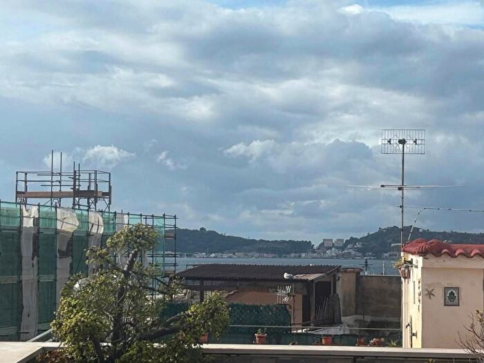Appartamento quadrilocale in affitto in piazza della repubblica snc, Porto, Pozzuoli