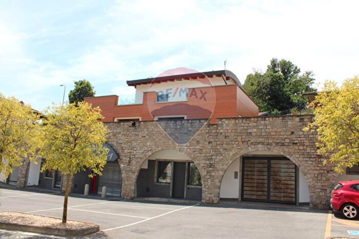 Casa quadrilocale in vendita in Barzana