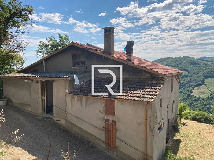 Casa con 8 locali in vendita in Civitella Di Romagna