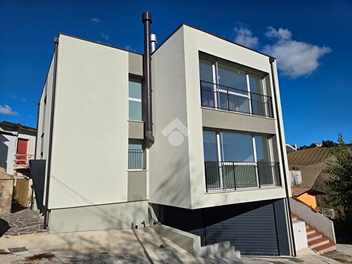 Appartamento trilocale in vendita in Contrada Valentino, Castel Di Lama