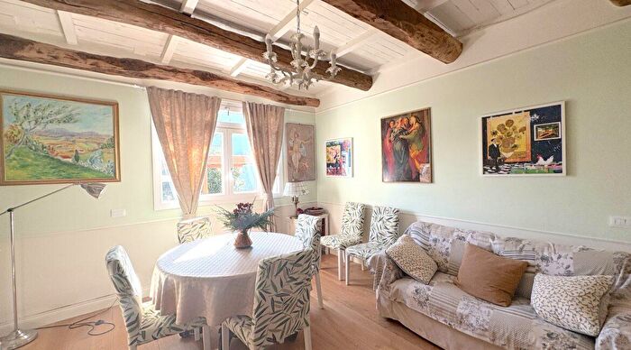 Casa con 8 locali in vendita in Luicciana Cantagallo Unione dei Comuni Val di Bisenzio Prato Toscana Italia, Cantagallo