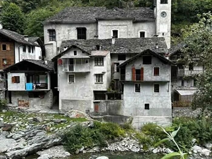 Casa con 7 locali in vendita in Rassa Vercelli Piemonte Italia, Rassa