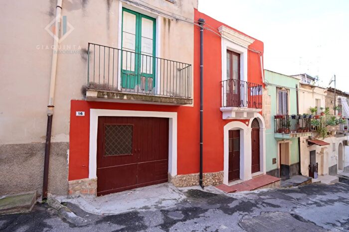 Casa trilocale in vendita in Via Vincenzo Dandolo N, Palagonia