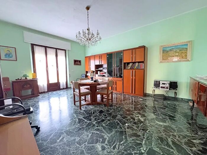 Casa con 5 locali in vendita in Via Aurelia Ovest, Massa