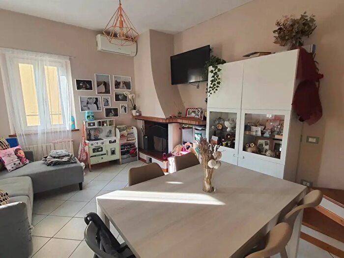 Casa quadrilocale in vendita in Via della Chiesa XVIII, Lucca