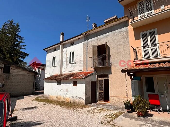 Casa con 6 locali in vendita in Via Piano Le Casette, Ateleta