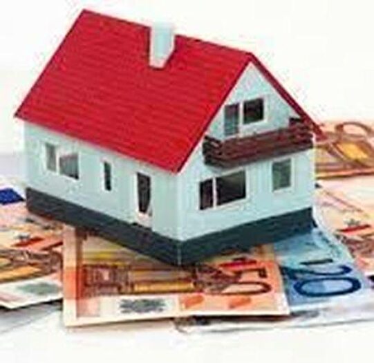 Casa con 6 locali in vendita in Via Umberto Cantu, Reggio Emilia