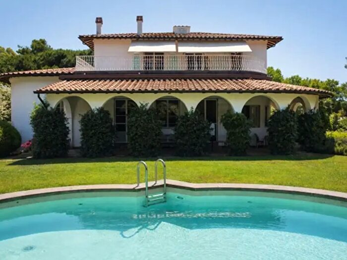 Casa con 6 locali in vendita in Orbetello