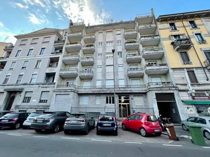 Appartamento trilocale in affitto in Via Vallazze, Milano