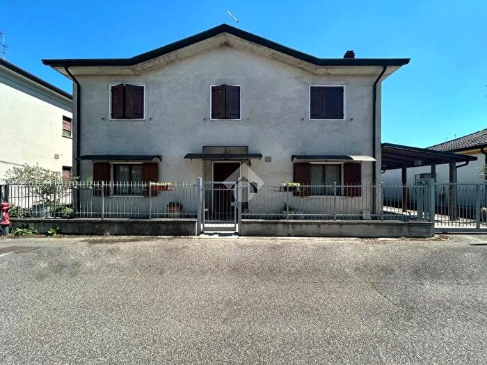 Casa quadrilocale in vendita in Isola Della Scala