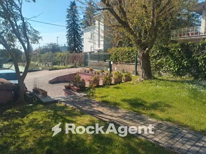 Casa con 5 locali in vendita in Via TenTito Mechilli, Caprarola