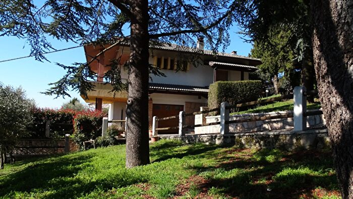 Casa con 6 locali in vendita in Via della Fontana, Bosco Chiesanuova
