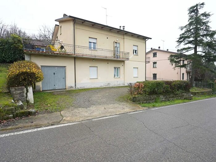 Appartamento con 8 locali in vendita in Via dei Castelli, Canossa