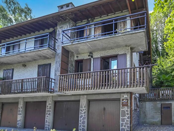Appartamento bilocale in vendita in Via Aviatico, Selvino