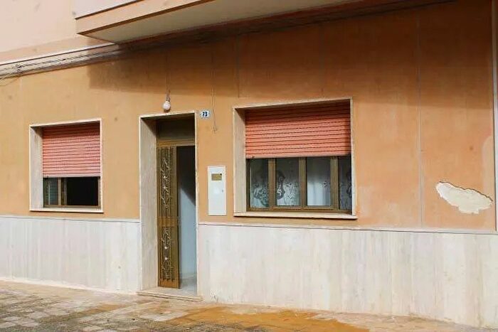 Appartamento con 8 locali in vendita in Via Duca dAosta, Faggiano