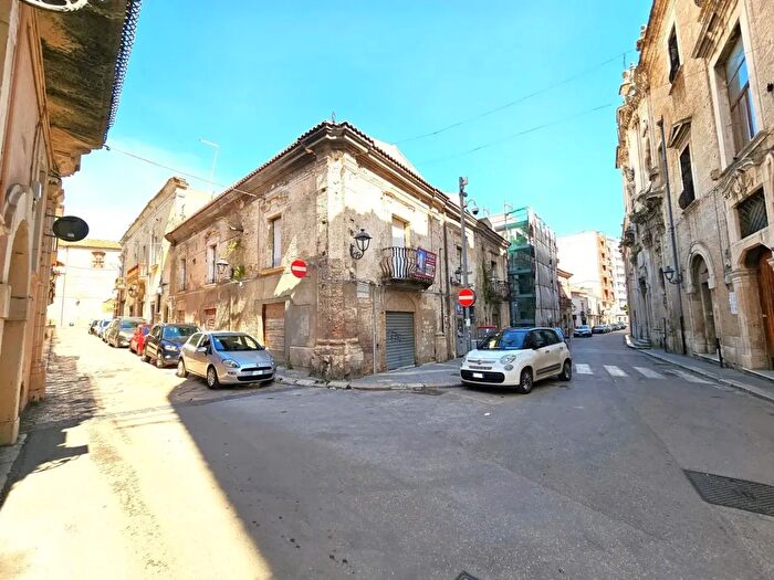 Appartamento con 8 locali in vendita in Corso Garibaldi, San Severo
