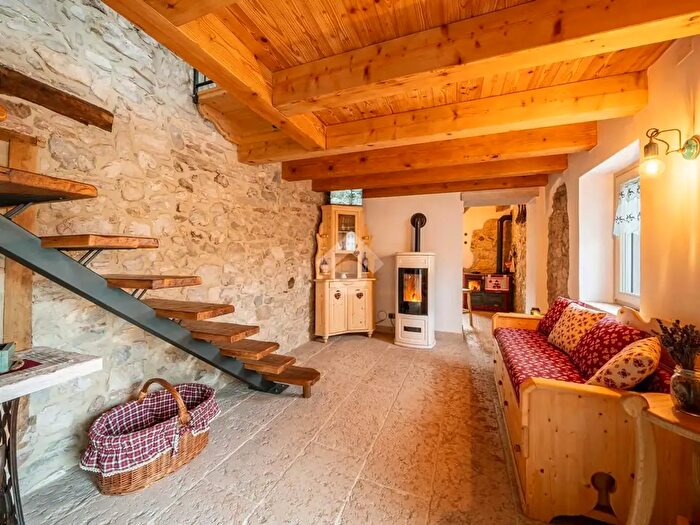 Casa quadrilocale in vendita in Via Roma, Erbezzo