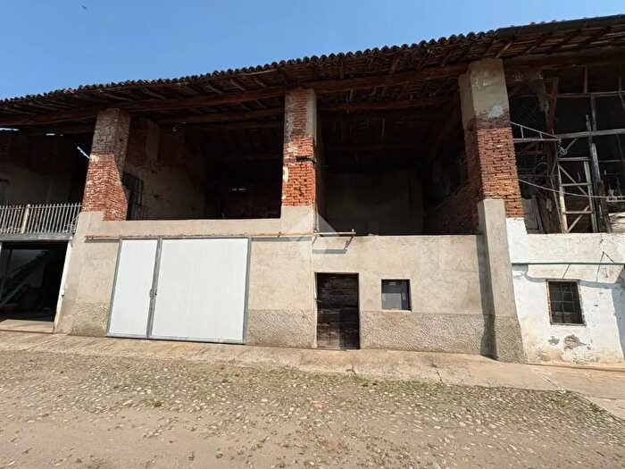 Casa quadrilocale in vendita in Via Moggio, Cerano