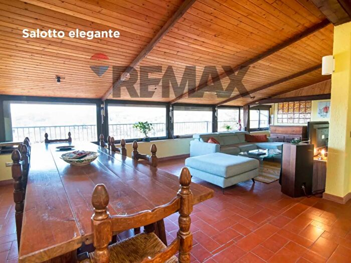Casa con 14 locali in vendita in Via della Repubblica, Roccastrada